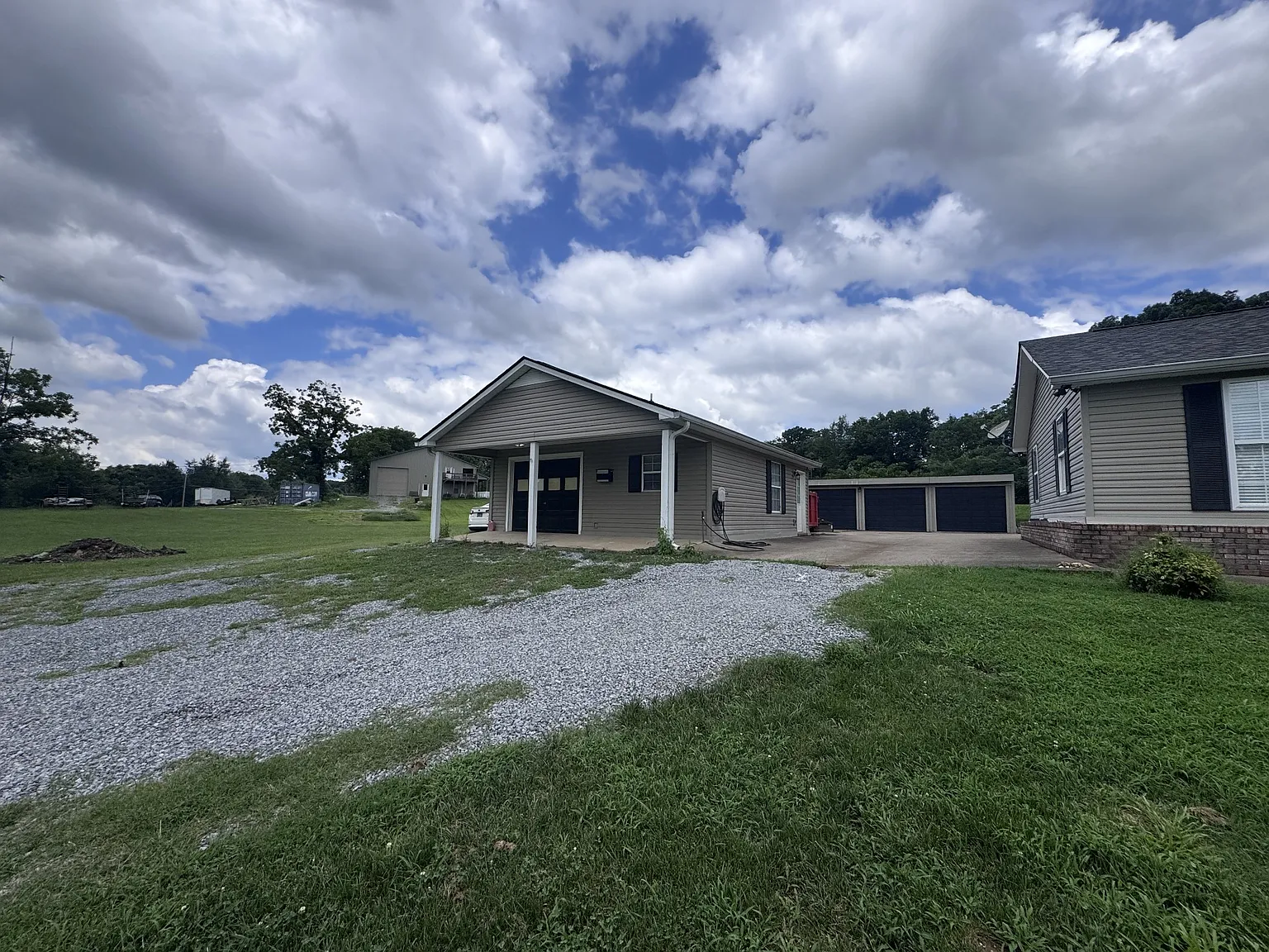 3 bed, 1824 sqft, $2,300 — Photo 3