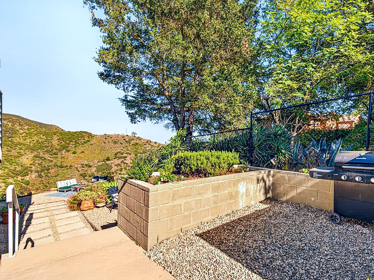 4302 Ocean View Dr — Photo 47