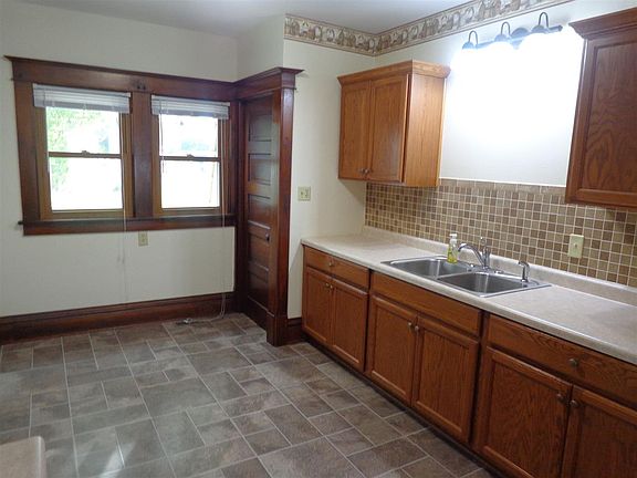 3rd image of 314 W Poisal St