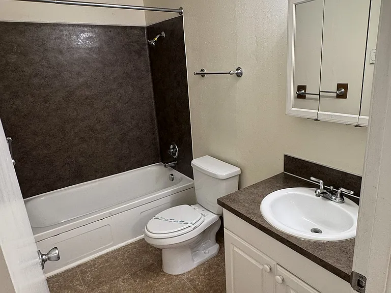 8630 SW Barbur Blvd #13 — Photo 7