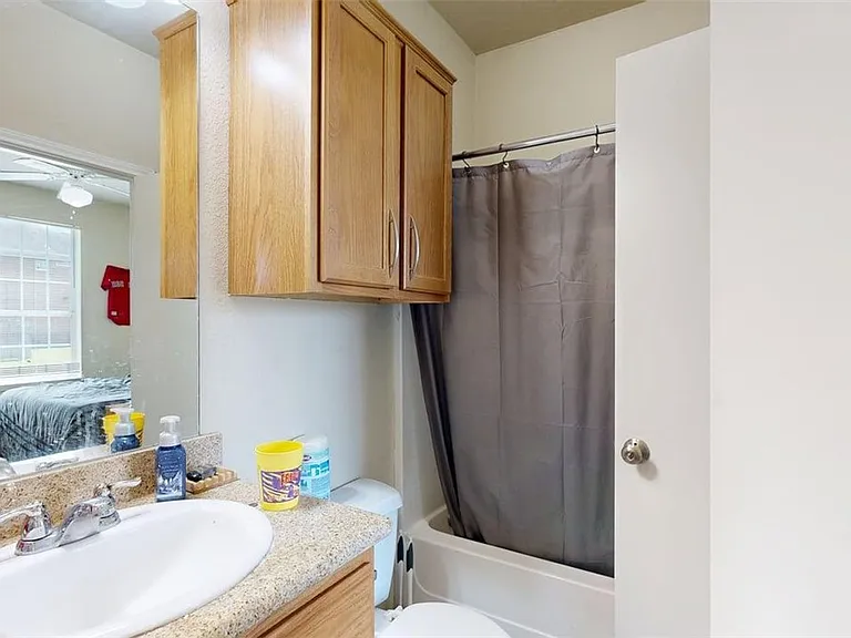 2933 McLaren Dr — Photo 12
