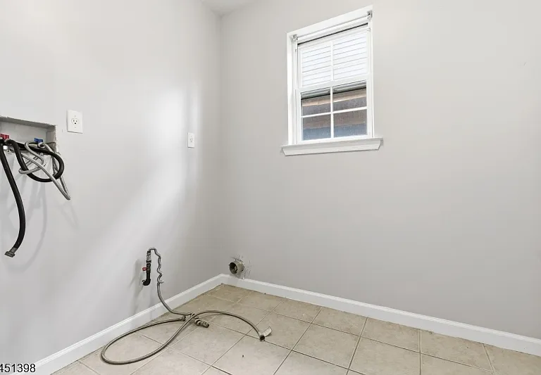 83 Farley Ave — Photo 23