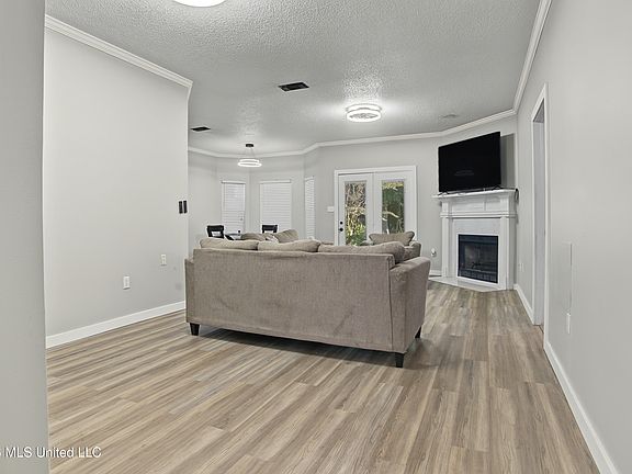 4th image of 104 Canal St