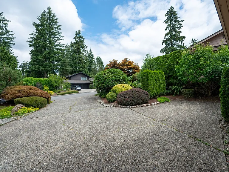 18307 NE 19th Pl — Photo 38