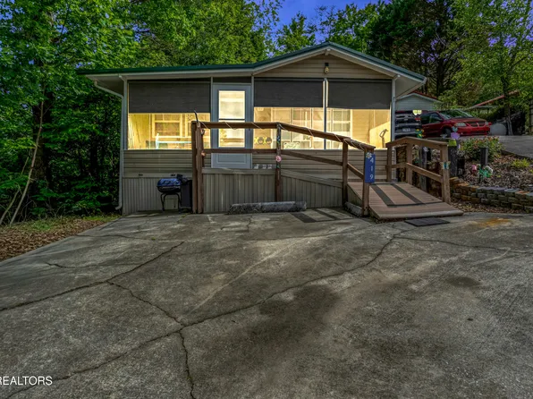 419 Mountain Thrush Dr, Townsend, TN 37882
