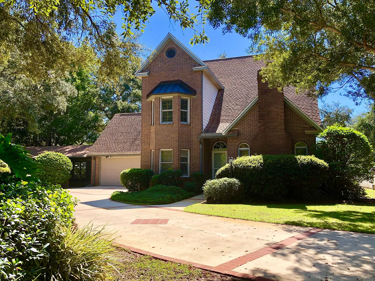 844 Fairway Lakes Dr — Photo 2