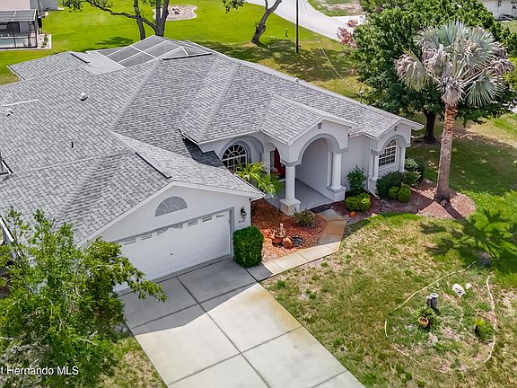 4th image of 8206 Pinehurst Dr