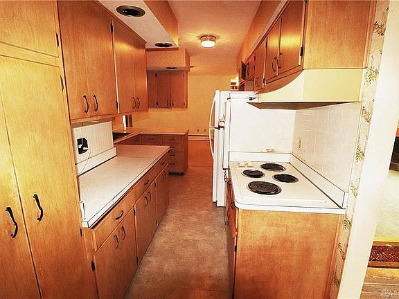 4th image of 1499 Martin Way