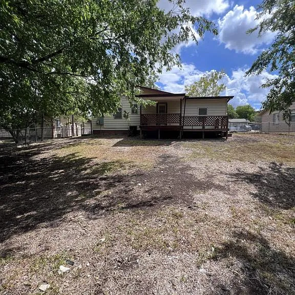 2104 Terrace Dr — Photo 4