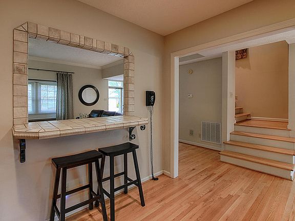 4th image of 1133 Harrogate Dr