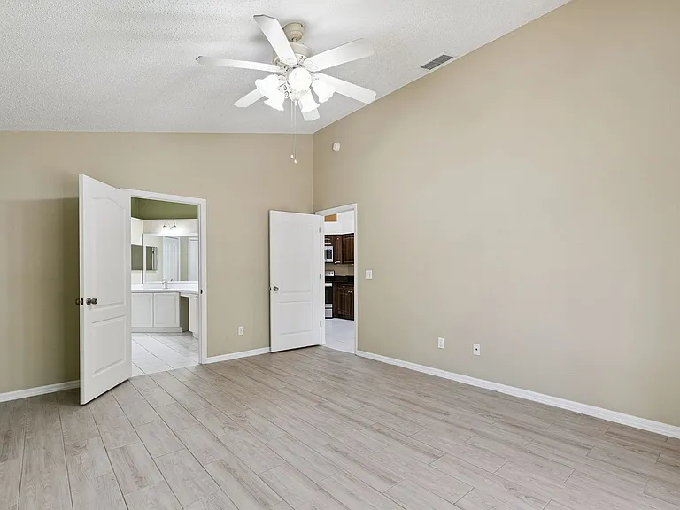 13750 Huntwick Dr — Photo 23