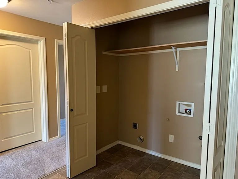 195-Santiam Village Apartments — Photo 31
