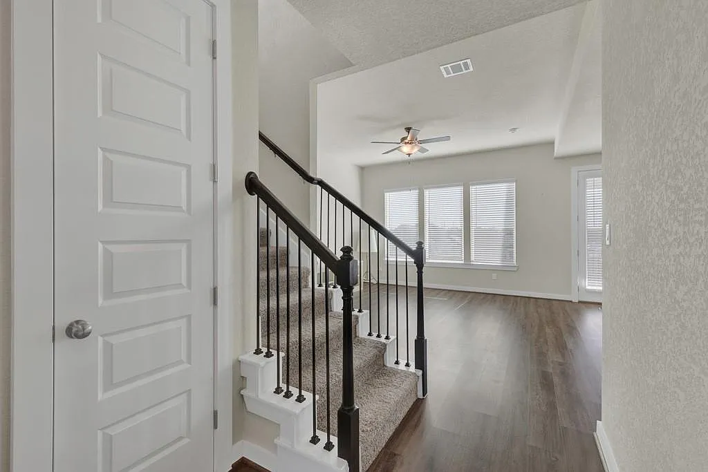 4 bed, 3.0 bath, 2280 sqft, $2,800 — Photo 3
