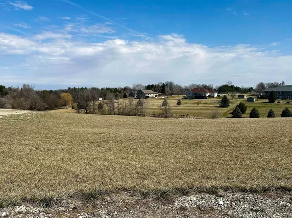 109 Cedar Cir, New Sharon, IA 50207