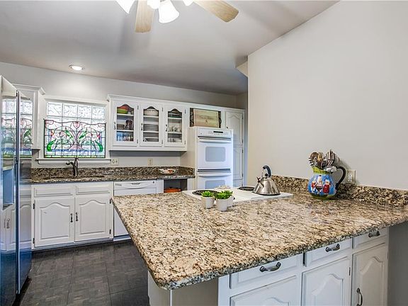 5th image of 6239 La Vista Dr