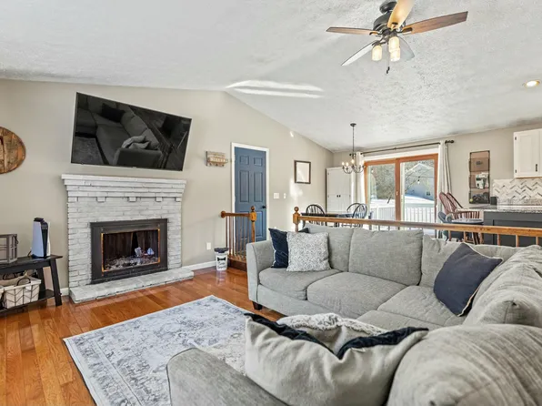1 Brown Road, Raymond, ME 04071