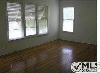 4th image of 2526 N Lincoln St