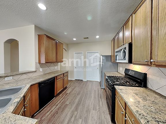 3rd image of 2902 Auburn Falls Ln