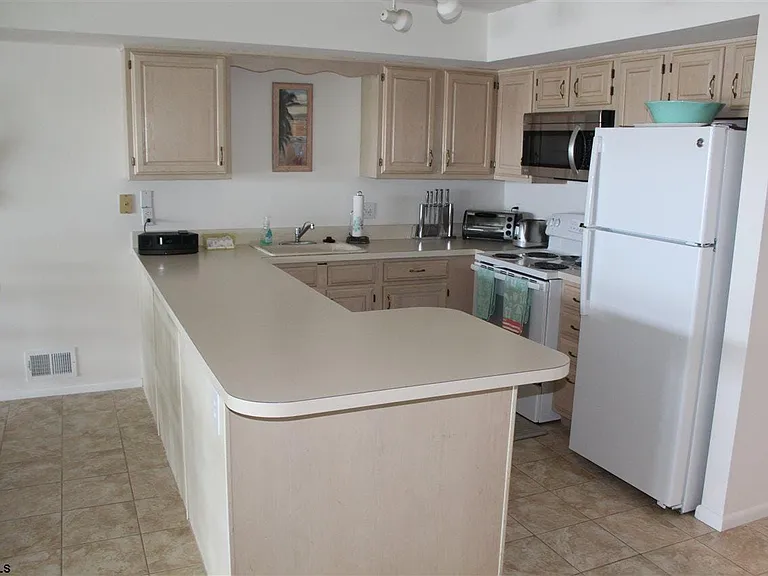 1101 E Shore Dr #C — Photo 6