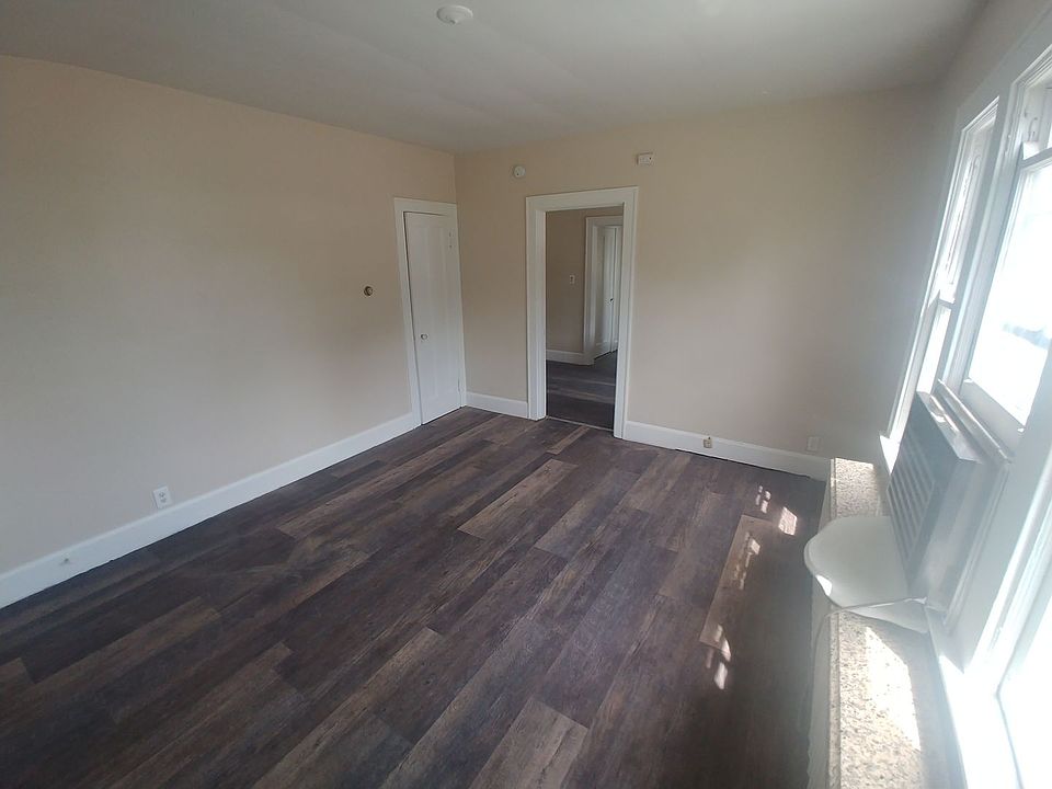 2nd image of 1978 Garden Ln APT 3