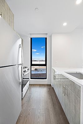 4th image of 91-09 Roosevelt Ave #302