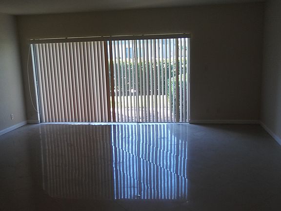 3rd image of 505 NE 20th Ave APT 106