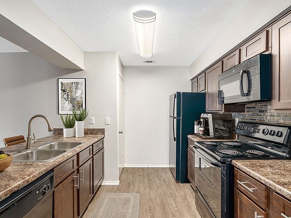 3rd image of 1601 Hillcrest Rd #99