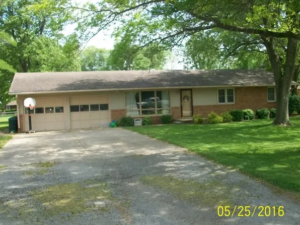 104 Central Ct, Watseka, IL 60970