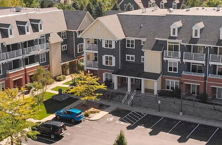 Delafield Lakes Apartments — Photo 1