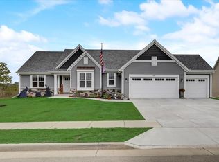 1337 Bluestem Trl, Oconomowoc, WI 53066