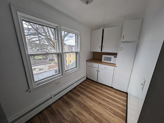 4th image of 1805 Riverview Dr APT 3