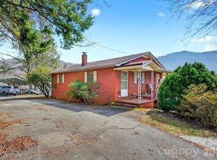 1306 Fork Mountain Rd, Bakersville, NC 28705