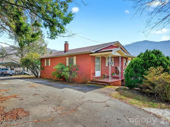 1306 Fork Mountain Rd, Bakersville, NC 28705