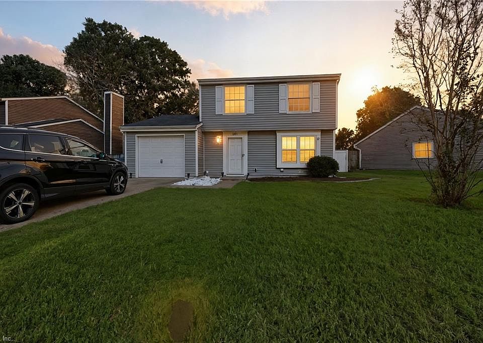 1st image of 923 Chatsworth Dr