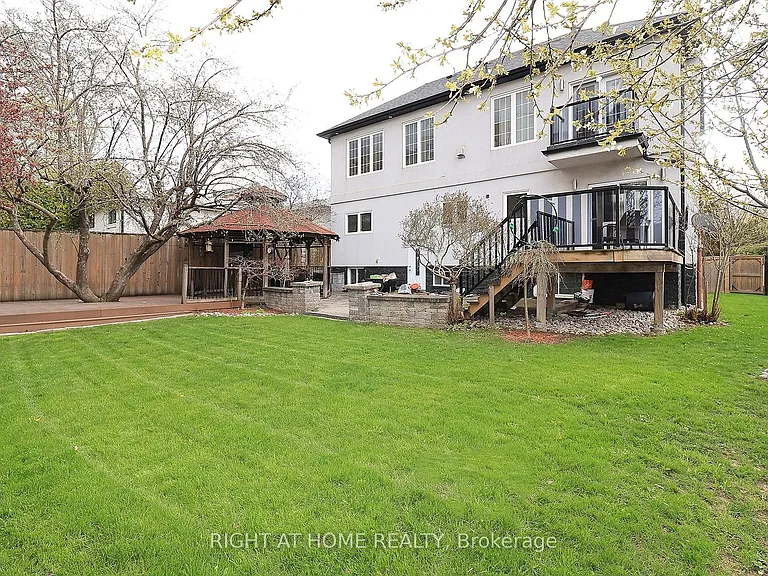 2 Chalet Rd — Photo 45