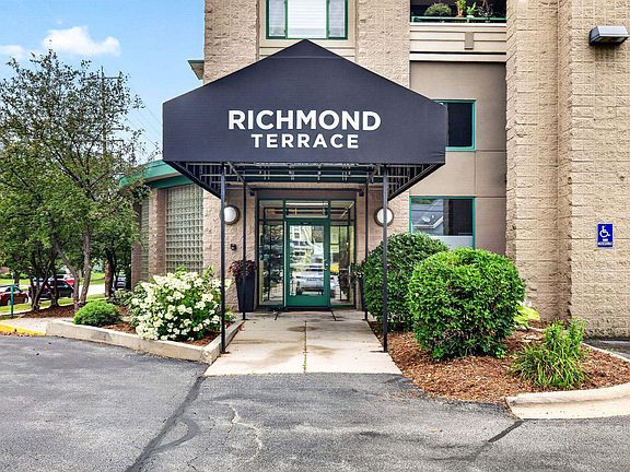 2nd image of 400 Richmond St #425