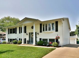 924 Prague Ave, Buffalo Grove, IL