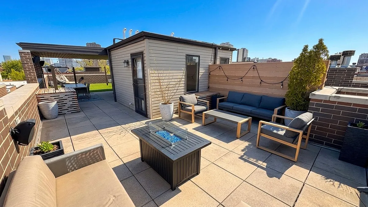 Building Photo - 722 W Aldine Ave #4W