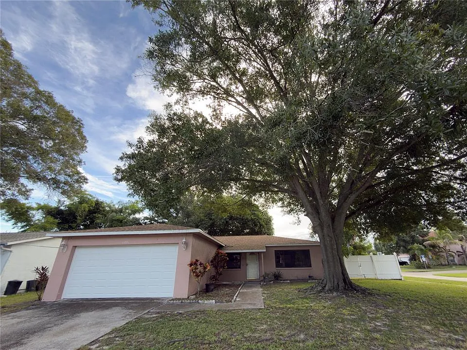 11001 Longhill Dr N