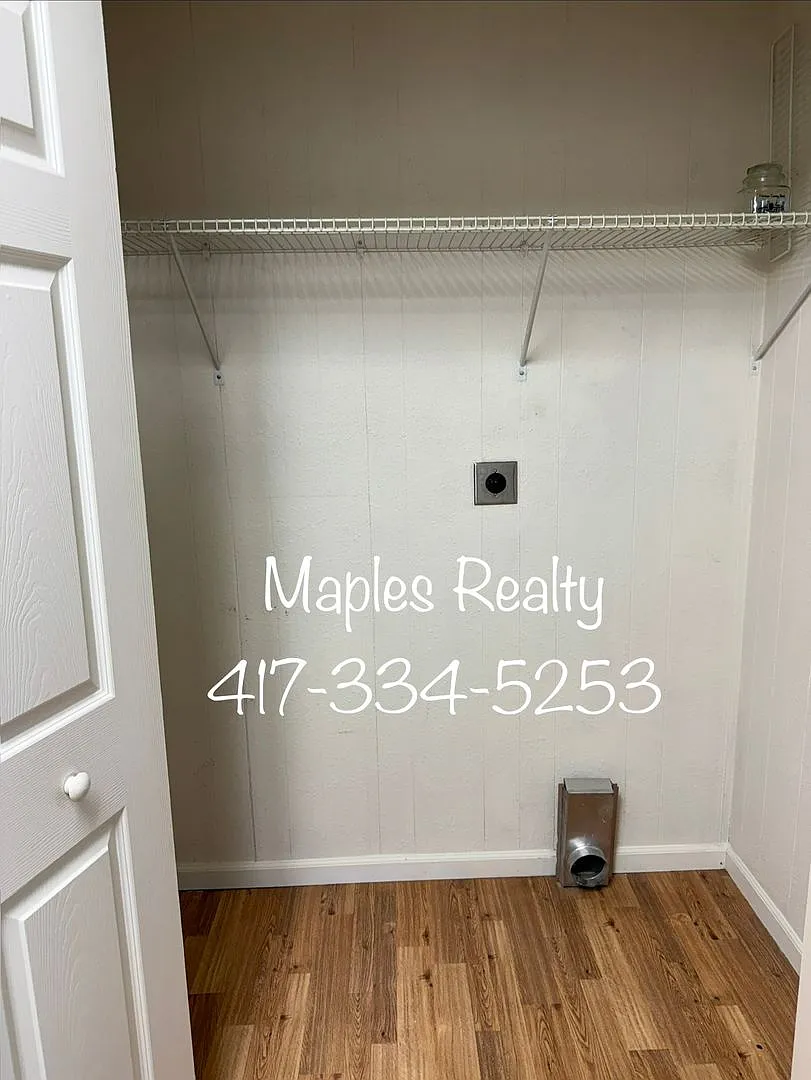 One bedroom one bathroom apartment in Kirbyville Missouri — Photo 3