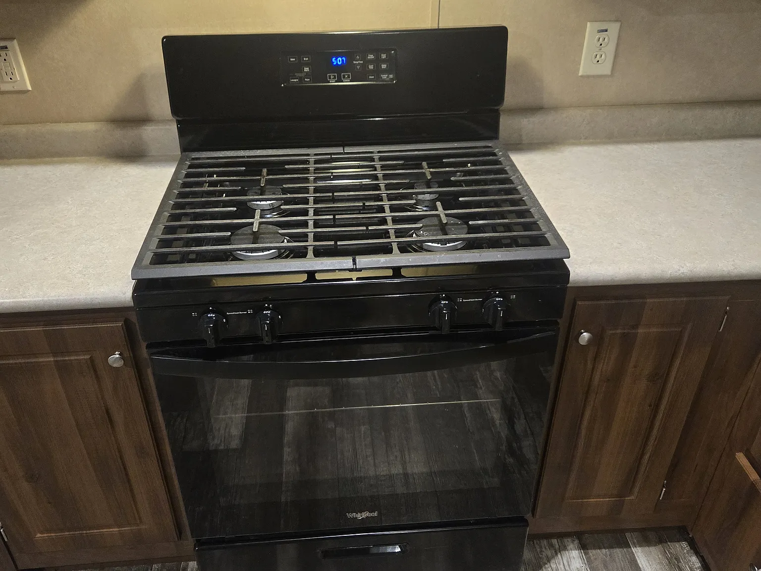 3 bed, 960 sqft, $1,085 — Photo 2