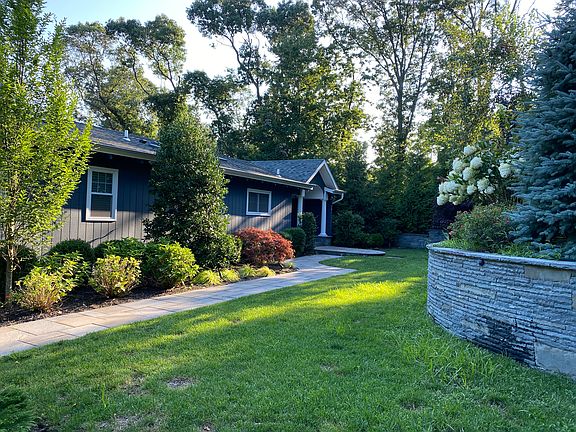 3rd image of 6 Bayberry Ln