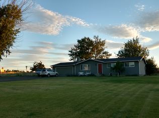 70694 SW Douglas Dr, Pendleton, OR 97801