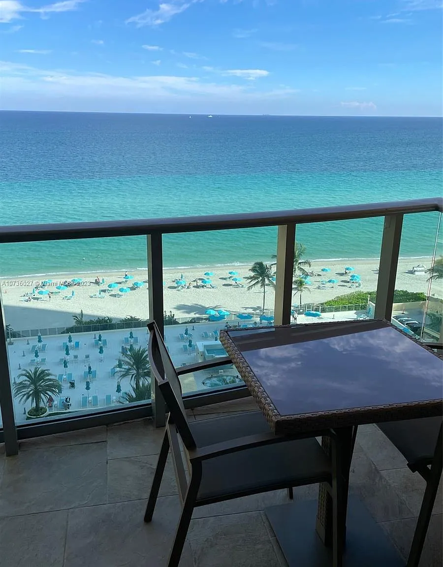 The Wave Condo — Photo 2