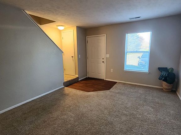 4th image of 6093 Applegrove Ln