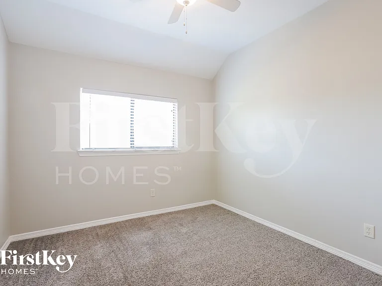 8015 N Tarrytown Crossing Dr — Photo 13
