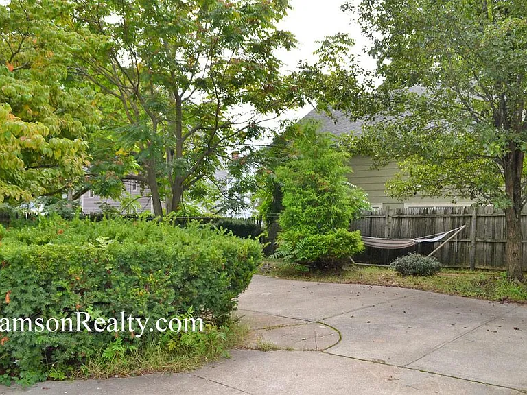 131 Benevolent St — Photo 21