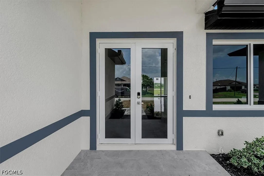 3 bed, 2.0 bath, 1920 sqft, $2,400 — Photo 3