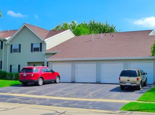 537 E Shag Bark Ln, Streamwood, IL 60107