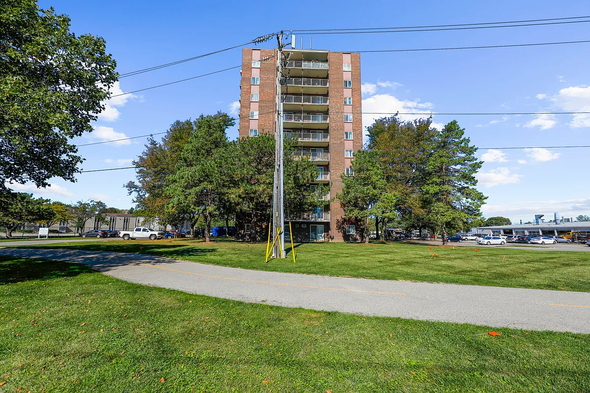 Building Photo - 805 Grand Ave W